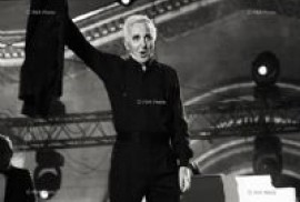 Aznavour konser vermek için  Ermenistan’a gelecek