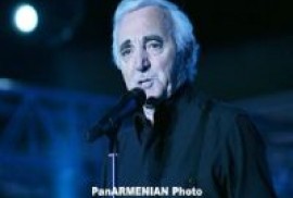 İzmitlilerden Aznavour’a “Altın Çınar” ödülü