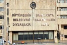 Diyarbakır Belediyesi Kürtçe tabela astı