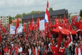 Almelo’da Türkler tarafından atılan anti-Ermeni slogan Hollanda Meclisi’nde