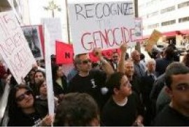 California üniversitesinin Ermeni ögrencilerinden Ermeni Soykırımı inkar politikasını protesto ettiler