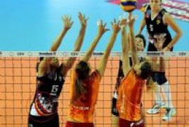 Azerbaycanlı voleybolcuların formalarının üzerindeki desen Ermenistan bayrağını hatırlatıyor