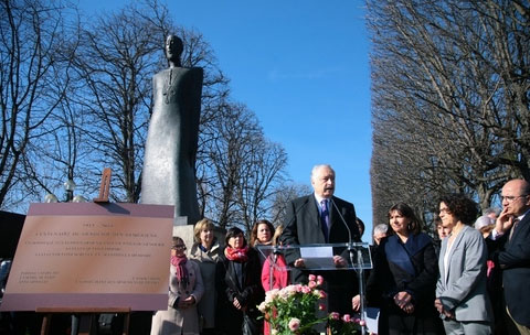 Paris’te, Ermeni Soykırımı kurban kadınlarına ithaf edilen anıtın açılışı yapıldı