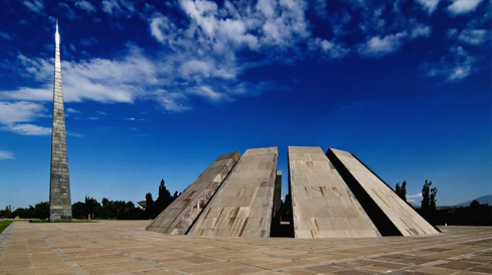 Ermeni Soykırımı Kurbanları Anıtında anma törenleri, Yerevan