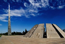 Ermeni Soykırımı Kurbanları Anıtında anma törenleri, Yerevan