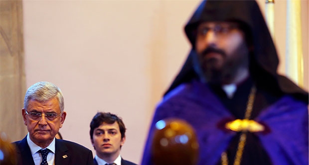 Թուրքիայի ԵՄ հարցերով նախարարը հայկական եկեղեցու պատարագից առաջ զրուցել է լրագրողների հետ