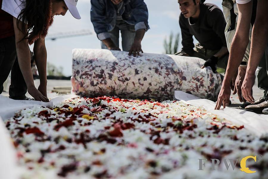 Ermeni Soykırım Anıt Kompleksi'ndeki çiçeklerin ikinci hayatı