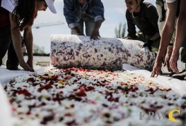 Ermeni Soykırım Anıt Kompleksi'ndeki çiçeklerin ikinci hayatı