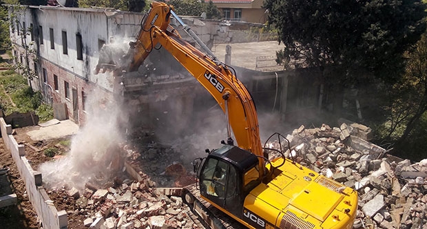 Ermeni Yetimhanesi olan Kamp Armen'in yıkımı durduruldu