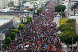 Los Angeles'te   Ermeni Soykırımı 100. yılı yürüyüşüne 160 bin kişi katıldı