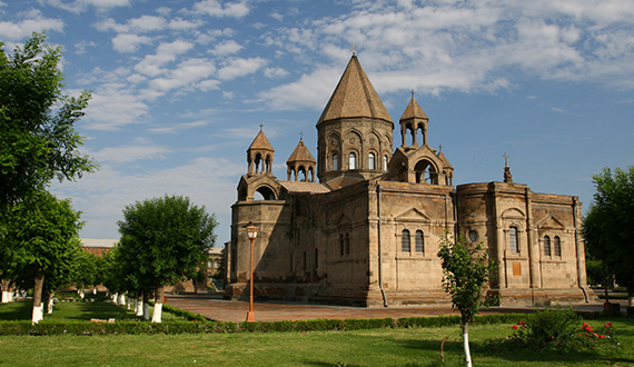 Ana Taht Kutsal Echmiadzin Türkiye'den mülkünü talep edebilir