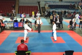 Ermeni sporcu,  Azerbaycanlı rakibini 8-0 yendi (video)