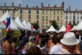 Lyon’daki Türk konsolosundan Ermeniler’e tekme tokat saldırı (video)