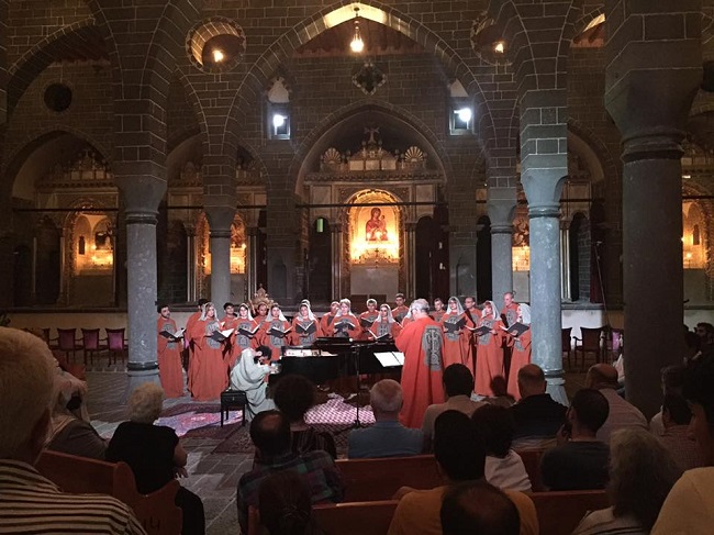 Ermeni ünlü piyanist Tigran Hamasyan Diyarbakır Surp Giragos Kilisesi'nde konser verdi