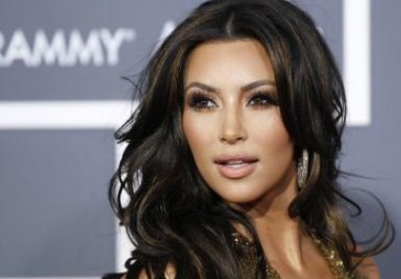 Kim Kardashian Ermenistan'dan hamile döndü