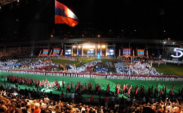 Türkiyeli Ermeniler Yerevan’da madalyalarla döndü