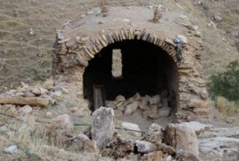 Yakılan Ermeni manastırı ve mezarlığı için  Sason Savcılığına suç duyurusu