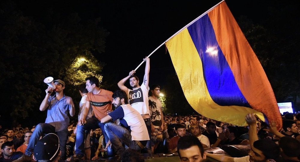 Yerevan'da elektrik zammına karşı yeni protestolar başladı (video)