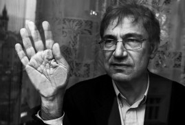 Orhan Pamuk “Hükümet, bu savaşın oylarını artıracağına inanmamalı”