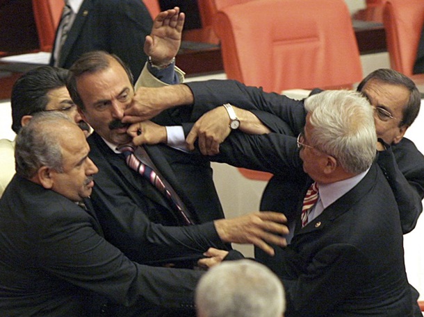 Türkiye, siyasetçileri en çok kavga eden ülkeler arasında yer alıyor (foto)