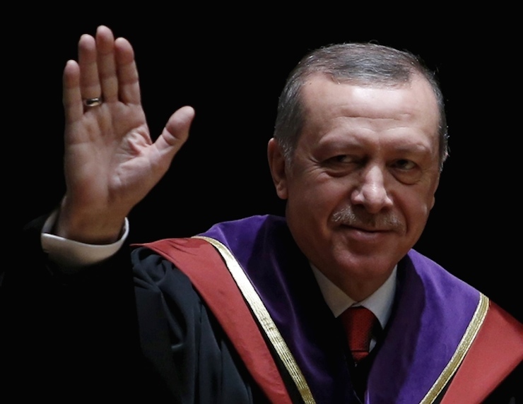 Times: Erdoğan, 100 odalı sarayından düşmanlarına bağırırken, Türkiye kaosa sürükleniyor”