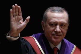 Times: Erdoğan, 100 odalı sarayından düşmanlarına bağırırken, Türkiye kaosa sürükleniyor”