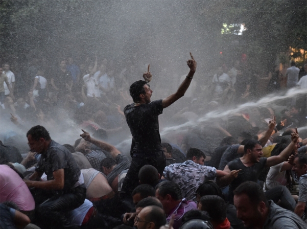 #ElectricYerevan’ın sembölü “Reuters”in en etkileyici fotoğrafları listesinde