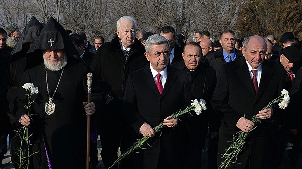 Cumhurbaşkanı Serj Sarkisyan “Yerablur” şehitliğini ziyaret etti