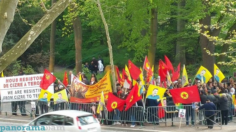 Kürt eylemciler, "Erdoğan terörist"  bağırarak Kürt sorununun çözülmesini istedi