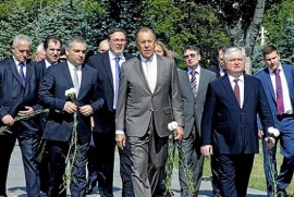 Rusya Dışişleri Bakanı Lavrov “Tsitsernakaberd” Ermeni Soykırımı Anıtını ziyaret etti