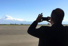 Ermenistan’da bulunan Lavrov Ararat Dağı’nın fotoğrafını çekti