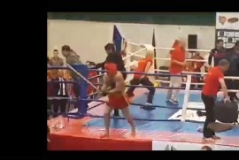 Azerbaycanlılar ringe girerek sopalarla Karabağlı Ermeni sporcu’ya saldırdı (video)