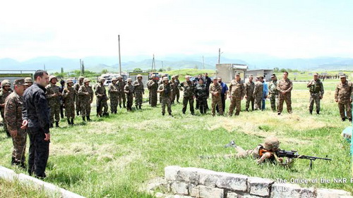 Karabağ Cumhurbaşkanı gönüllülerden oluşan tabur ile görüştü