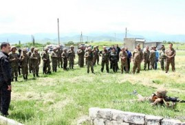 Karabağ Cumhurbaşkanı gönüllülerden oluşan tabur ile görüştü