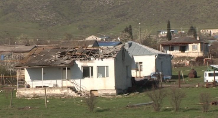 Martakert'te zarar gören evler yeniden onarılıyor