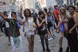 İstanbul'da yapılacak LGBTİ yürüyüşü hedef gösterildi