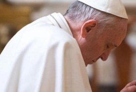 Papa Franciscus İstanbul’daki saldırıda hayatını kaybedenler için dua etti