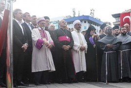 Ermeni Patriği Genel Vekili "Demokrasi Deklarasyonu" imzaladı