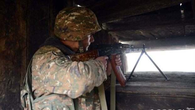 Azerbaycan ordusu cephe hattında keskin nişancı tüfekleri kullanıyor