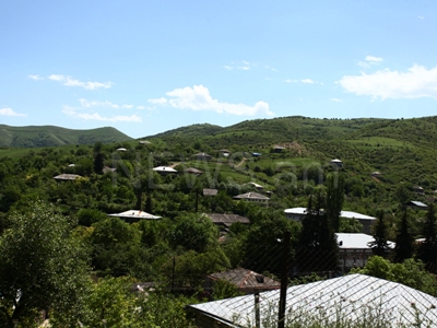 Azerbaycan saldırısına maruz kalan Taliş köyünün sakinleri evlerini yeniden inşa etmek için geri dönüyor