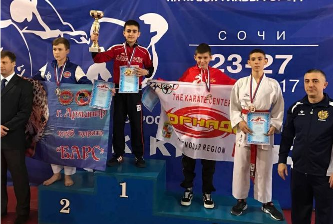 Suren Harutyunyan, Kafkasya Açık Karate Turnuvası'nda kupayı kazandı