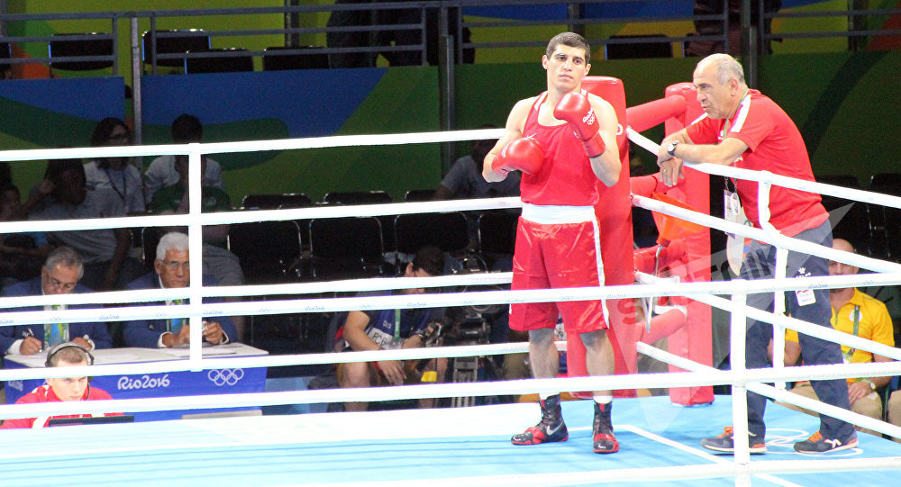 Ermeni boksör, Sofya'da Azerbaycanlı rakibini yenerek çeyrek finale yükseldi