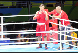 Ermeni boksör, Sofya'da Azerbaycanlı rakibini yenerek çeyrek finale yükseldi