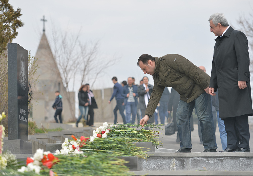 Nisan ayı savaşının şehitlerinin anısına saygı duruşunda bulunuldu