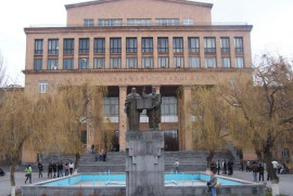 Yerevan Devlet Üniversitesi öğretim üyeleri askeri ders alacak