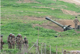 Azerbaycan mevzilerinde zırhlı araç hareketliliği