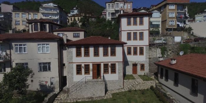 Ermeni, Rum ve Osmanlı mimarisiyle inşa edilen tarihi evlerden birisi restore edildi