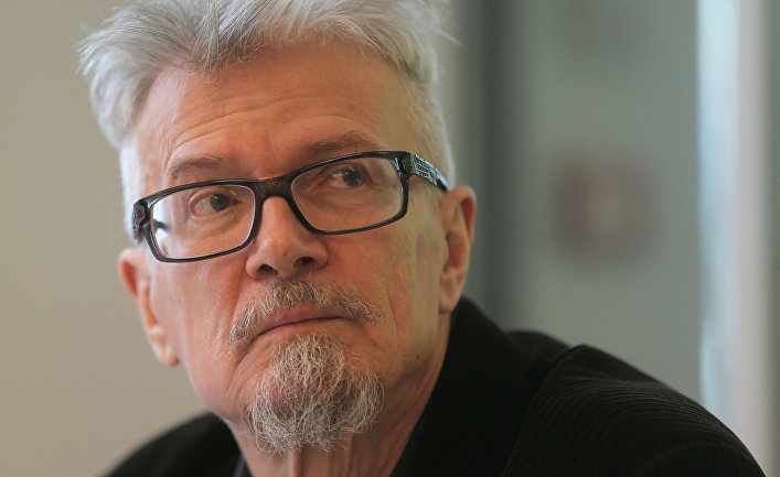 Limonov: "Hiddetli, uluyan aşırı islamcı bu ortamda bulunan Karabağ'ı düşünmeliyiz"