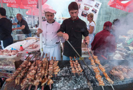 Turistler Akhtala mangal festivaline katılmak için Ermenistan’a geliyor