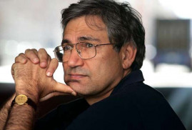 Orhan  Pamuk: "Türkiye Avrupa’dan uzaklaştıkça otoriterleşiyor."